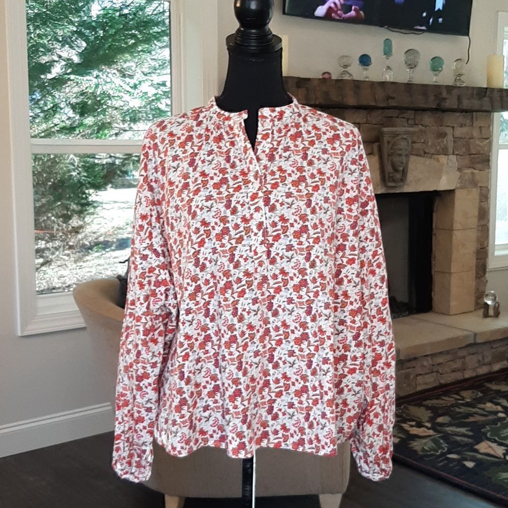 Universal thread sz M button front shirt